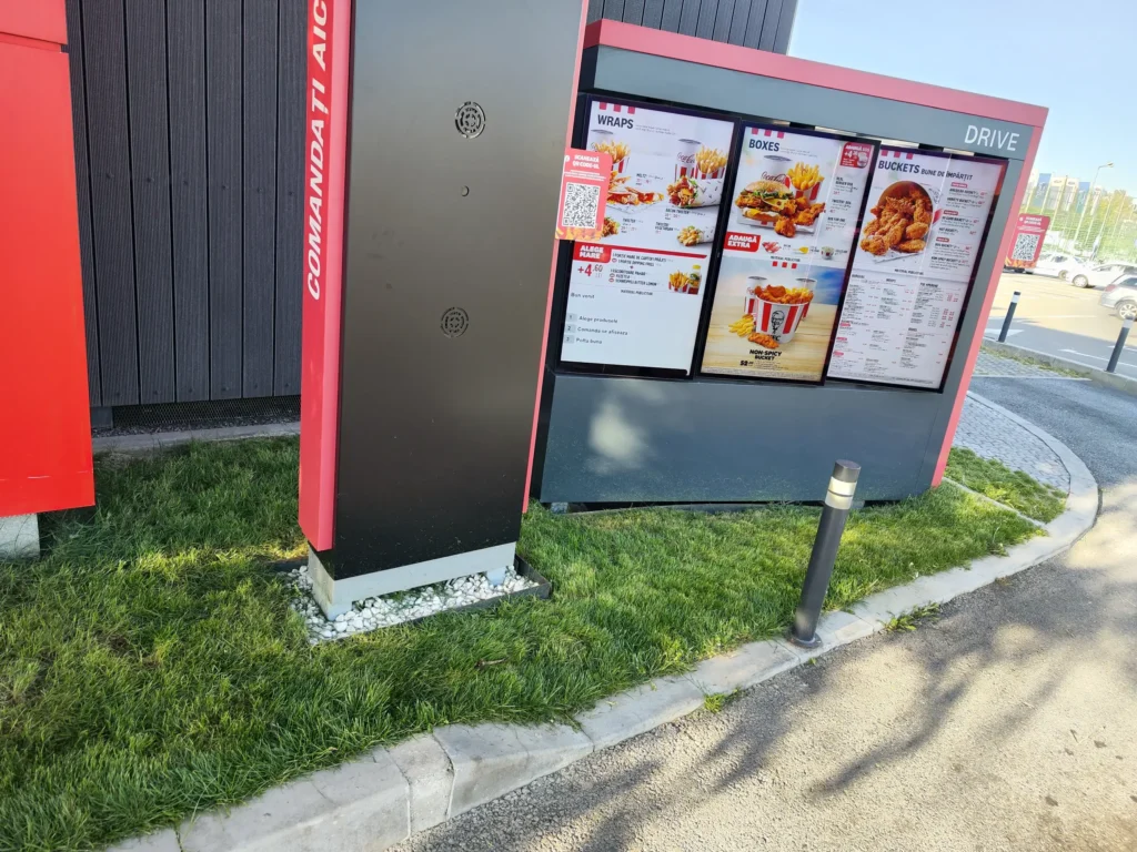 Drive-thru KFC cu spațiu verde tuns de Verdara