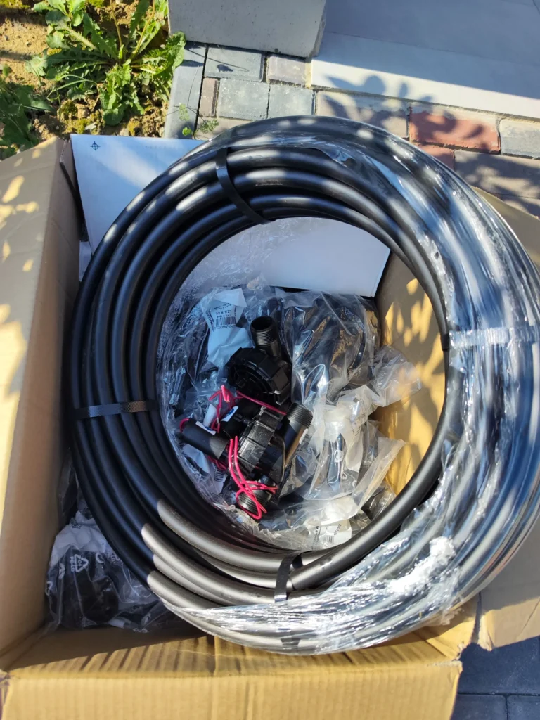 Materiale pentru sistemul de irigații pregătite pentru instalare de Verdara Solutions.