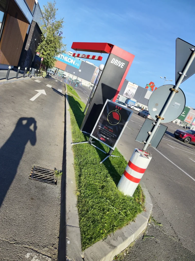 Alee drive-thru KFC cu spațiu verde după reabilitare de Verdara